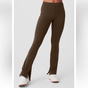(NWT) Alo Yoga High Waist Zip It Flare Legging 🤎